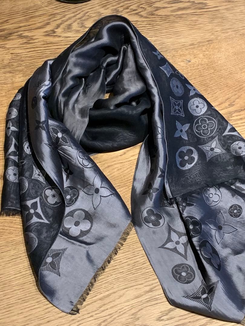 【新品未使用】LouisVuitton ブラック シルク混合ストール モノグラム