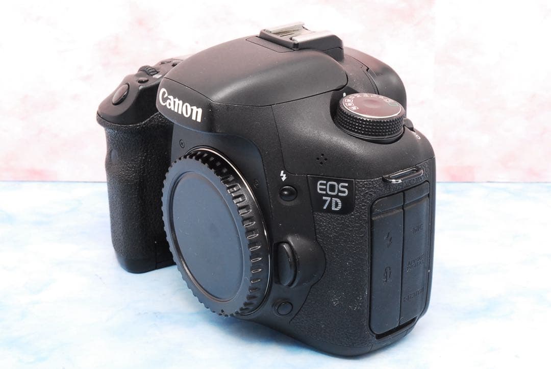 ☆キャノン EOS 7D☆一眼レフカメラ☆卒園式や卒業式にピッタリ☆