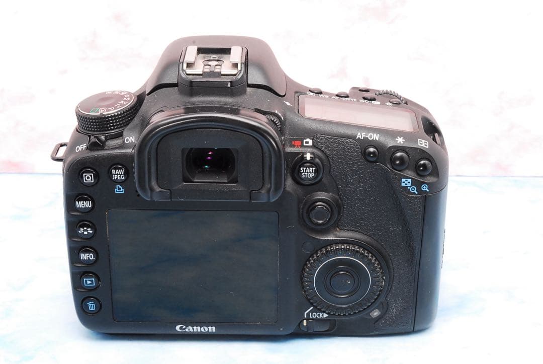☆キャノン EOS 7D☆一眼レフカメラ☆卒園式や卒業式にピッタリ☆