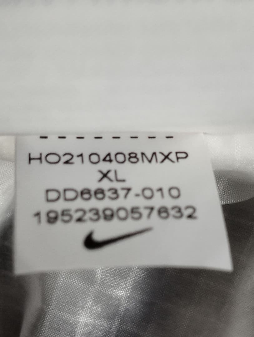 値下げしました。NIKEナイキ　ダウンベスト　（エコダウン）テックパック中綿新品
