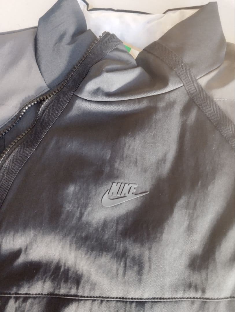 値下げしました。NIKEナイキ　ダウンベスト　（エコダウン）テックパック中綿新品