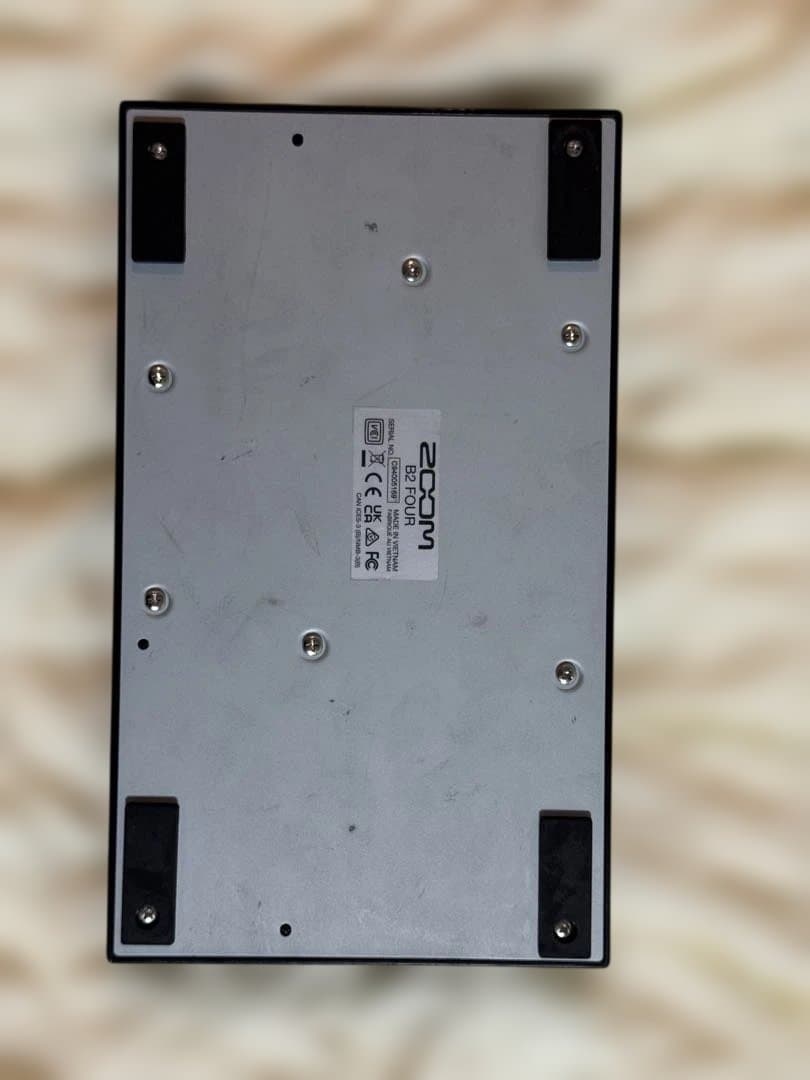 Zoom B2 Four ベースエフェクター