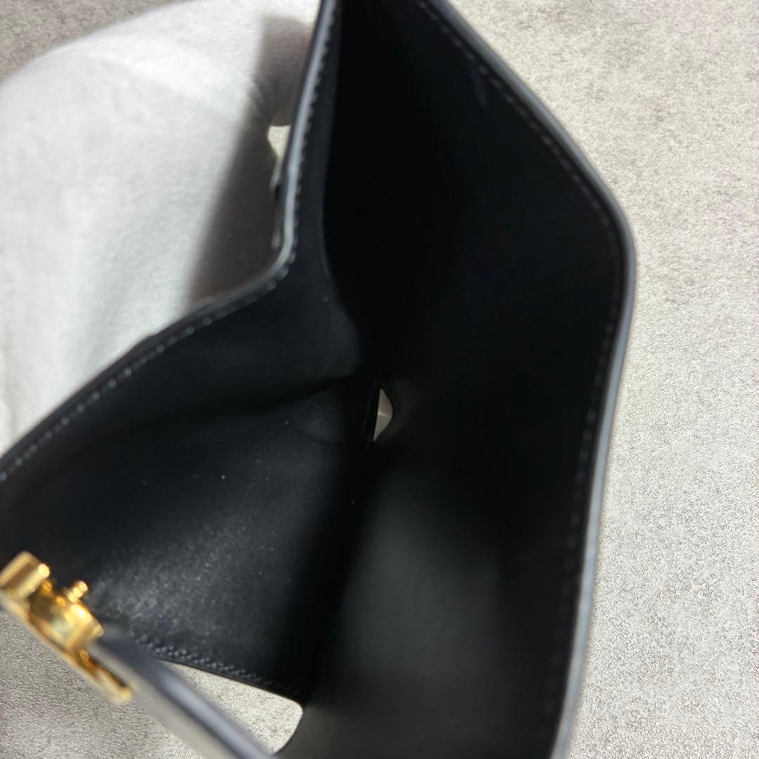 あ*き様 美品✨CELINE セリーヌ デカロゴ金具 ケース付　コンパクト