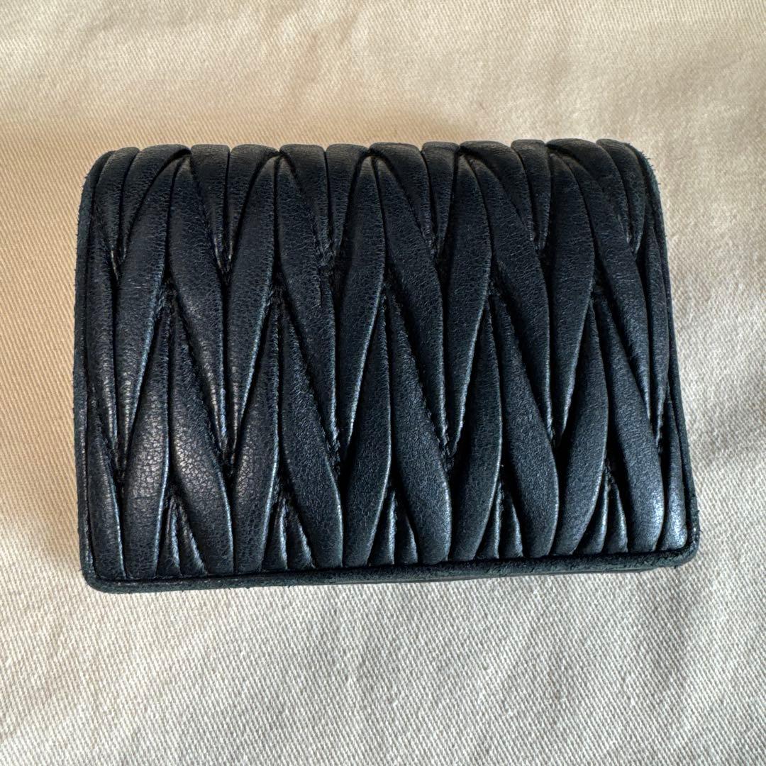 【お値下げ交渉可能】miumiu✨マテラッセ レザー 二つ折り財布（ブラック）