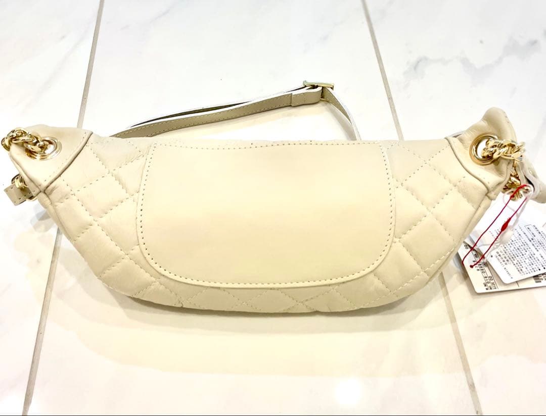 【新品未使用】AULENTTI/オウレンティ レザーキルティングBODYBAG