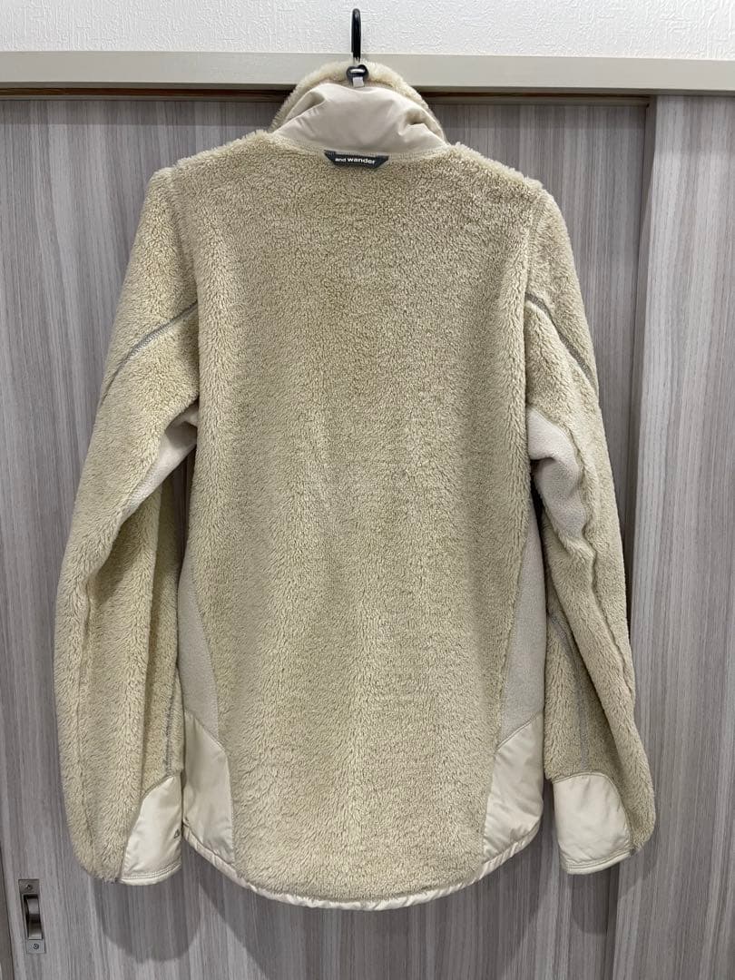 更に値下げ！and wander high loft fleece jacket