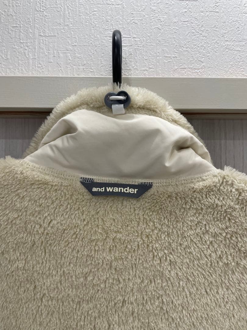更に値下げ！and wander high loft fleece jacket