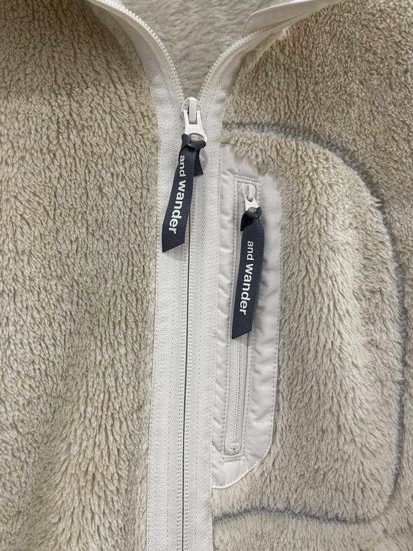 更に値下げ！and wander high loft fleece jacket