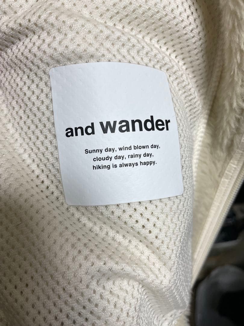 更に値下げ！and wander high loft fleece jacket