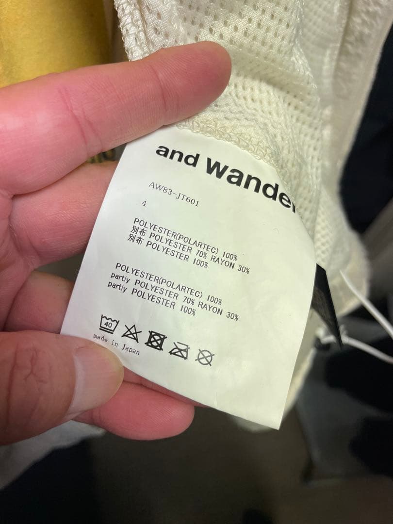 更に値下げ！and wander high loft fleece jacket