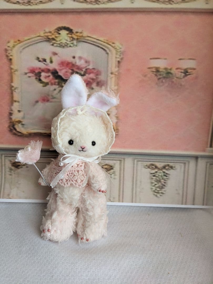 ほわほわ立ち耳うさぎちゃん❀ ハンドメイドぬいぐるみ　ドールハウス