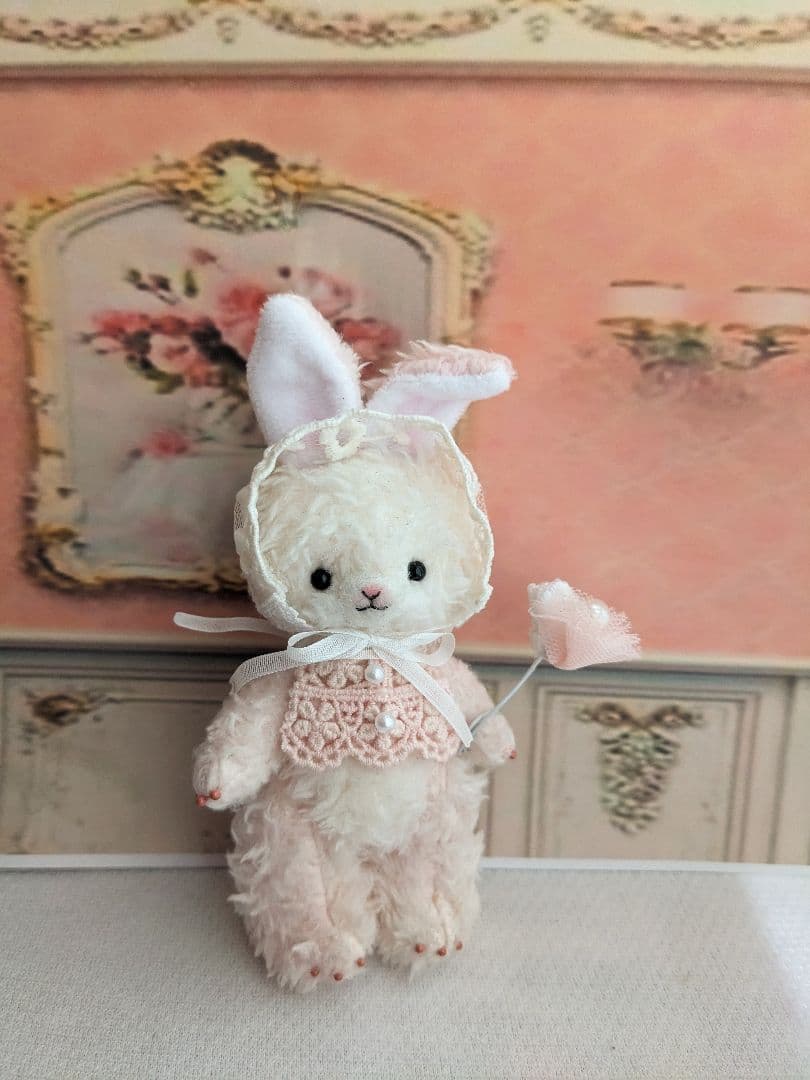 ほわほわ立ち耳うさぎちゃん❀ ハンドメイドぬいぐるみ　ドールハウス