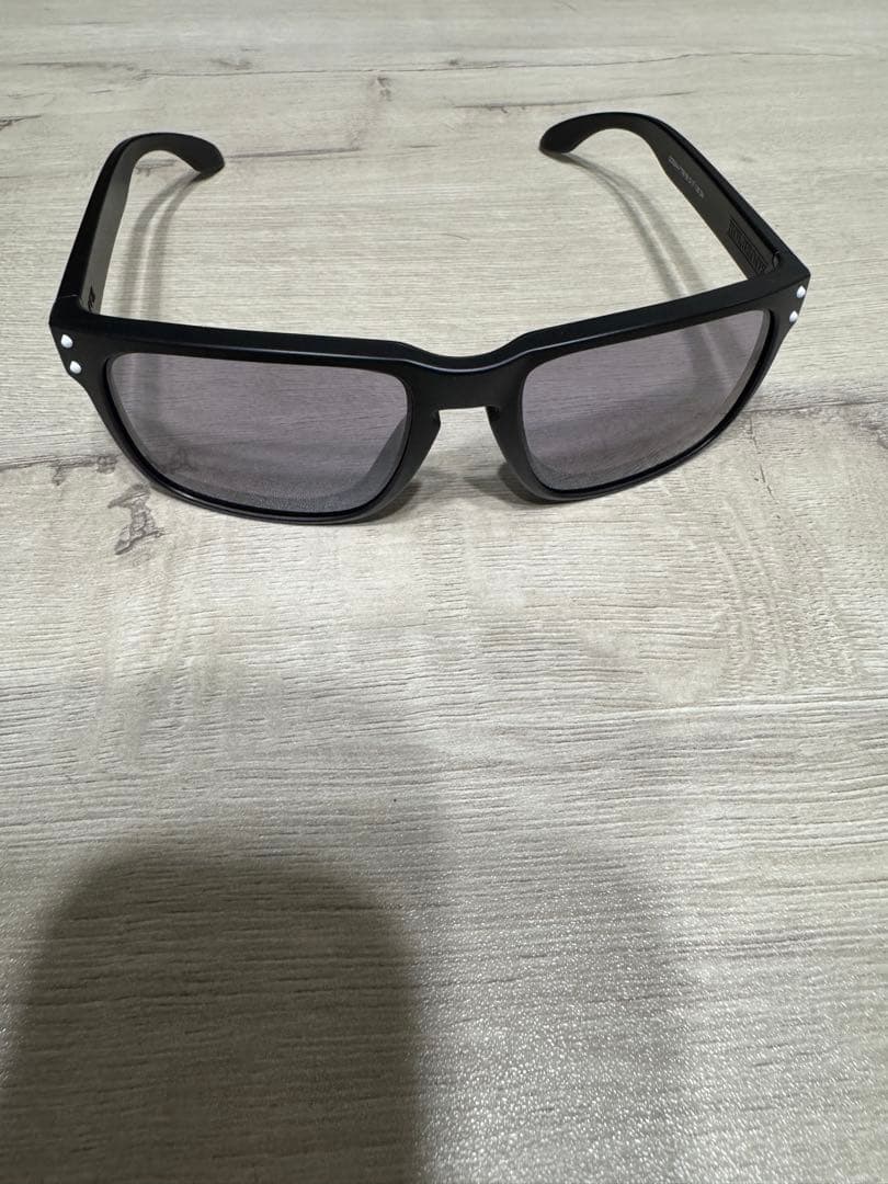 【新品未使用】OAKLEY サングラス ブラックフレーム グレー