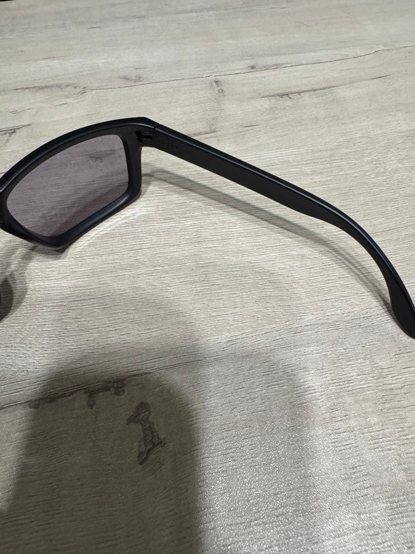 【新品未使用】OAKLEY サングラス ブラックフレーム グレー