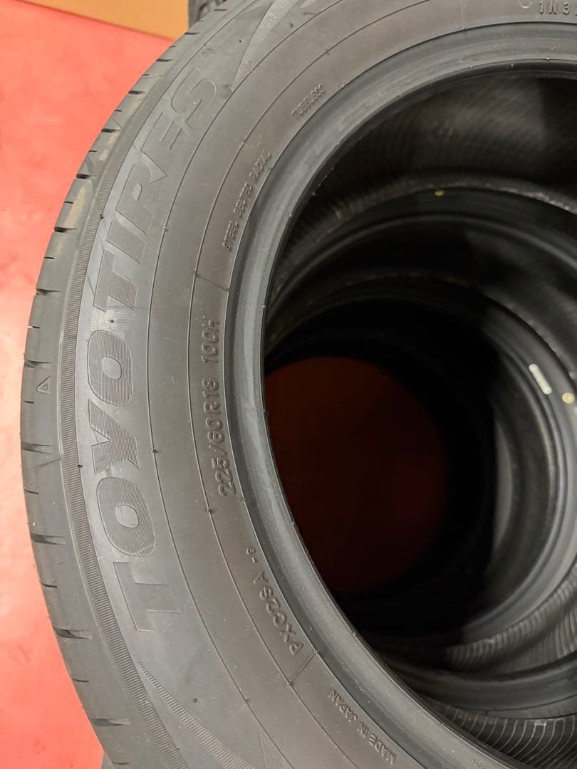 木根225/60R18 40アルファード 新車外し