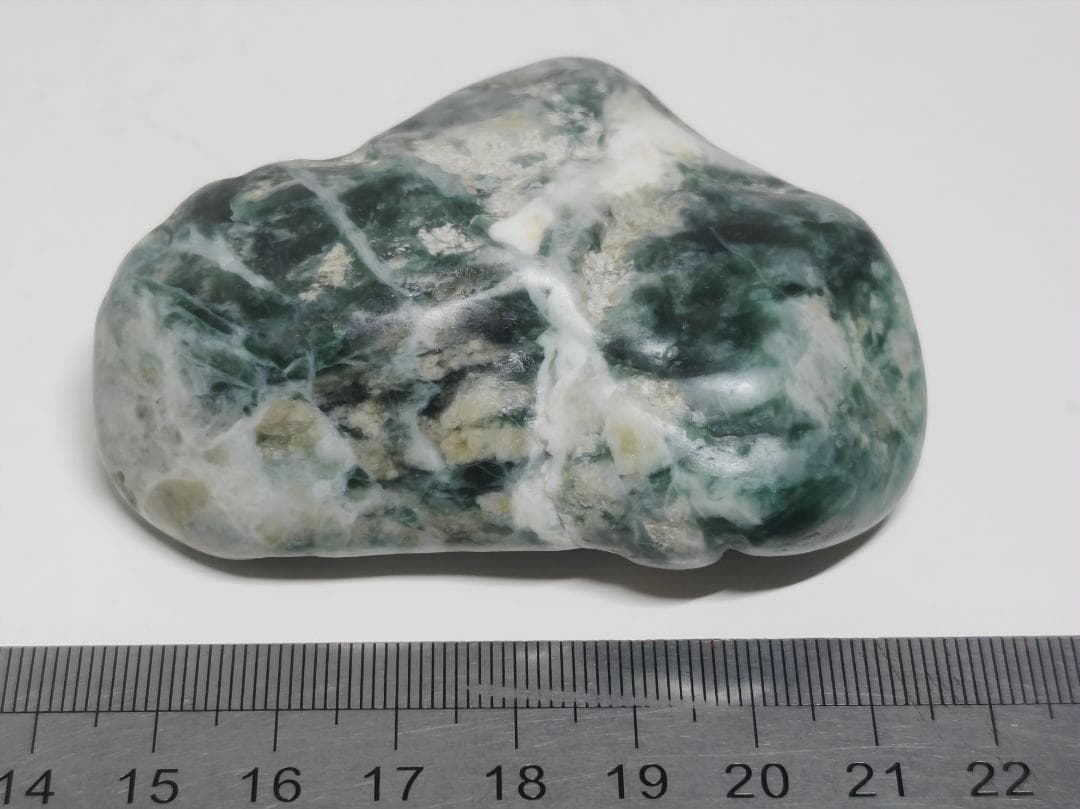 糸魚川57 翡翠 150g ヒスイ 原石 鑑賞石 自然石 誕生石 鉱物 鉱石