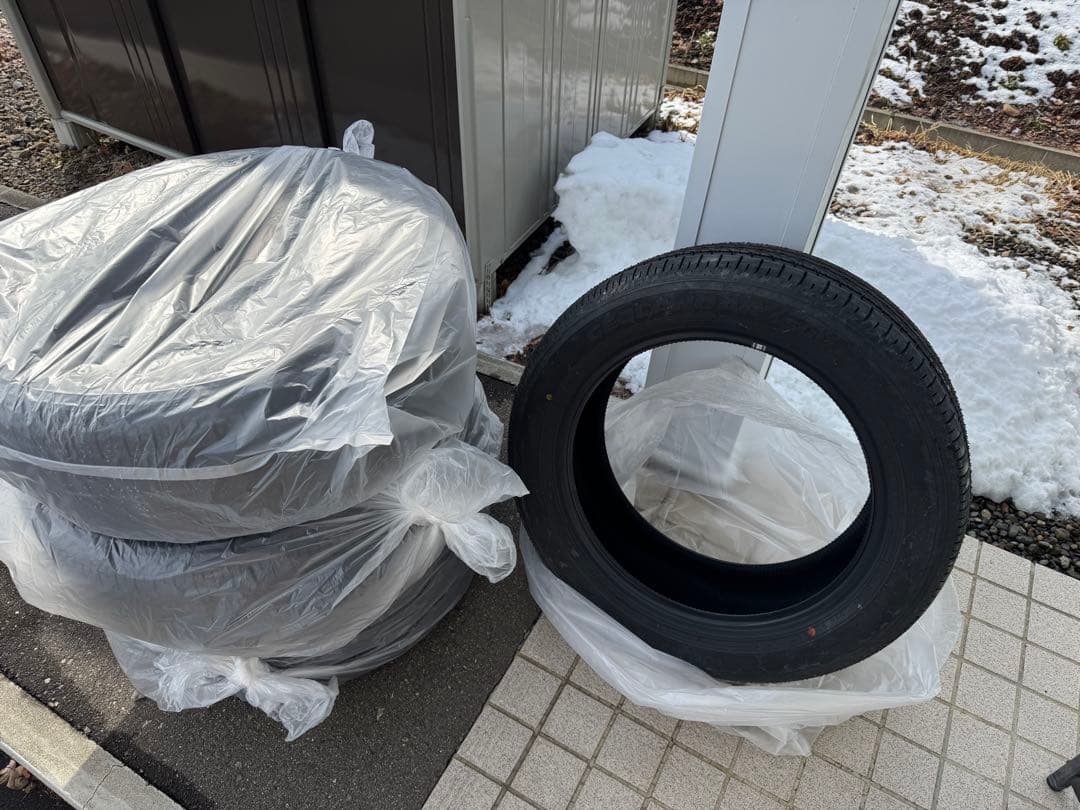 デリカD5 新車外し　タイヤのみ4本　225/55R18