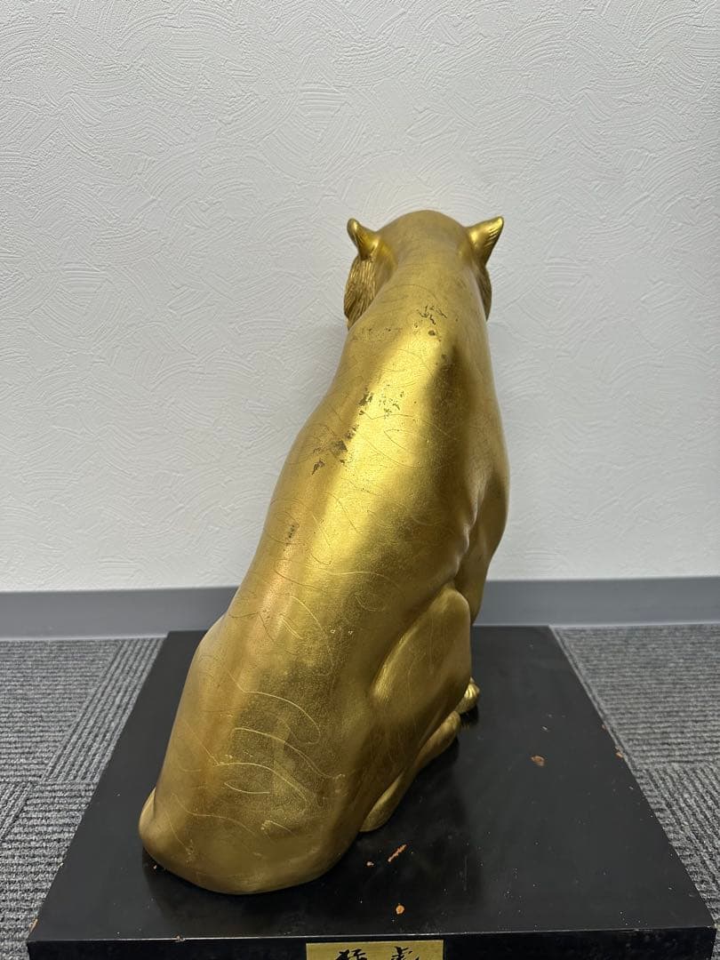 猛虎　　虎の置物　ゴールド　阪神タイガース