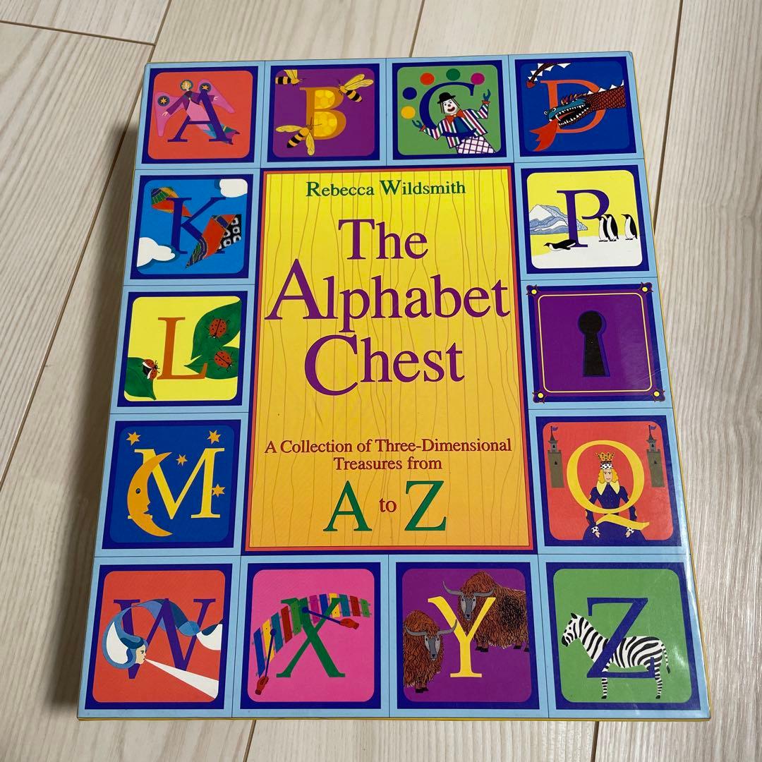 The Alphabet Chest アルファベット　仕掛け絵本