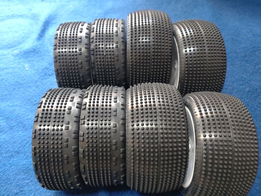 ラジコンバギー、2WD用カーペットタイヤ4台分