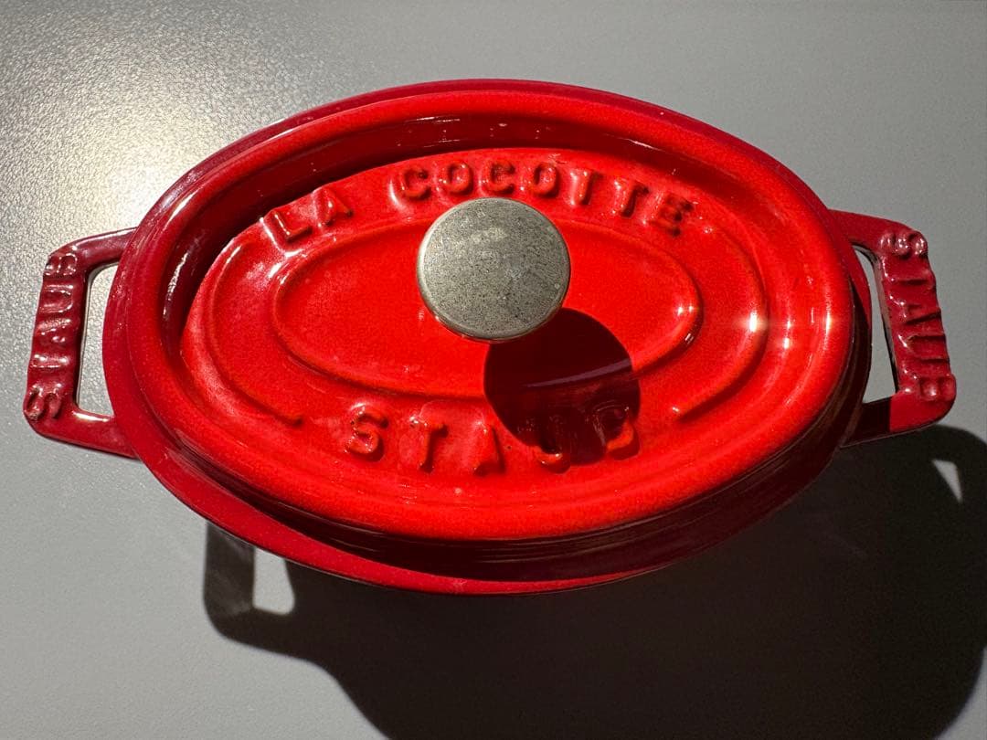 k*u様 新品状態　Staub ストウブ　ミニココット　オーバル　11cm チェ