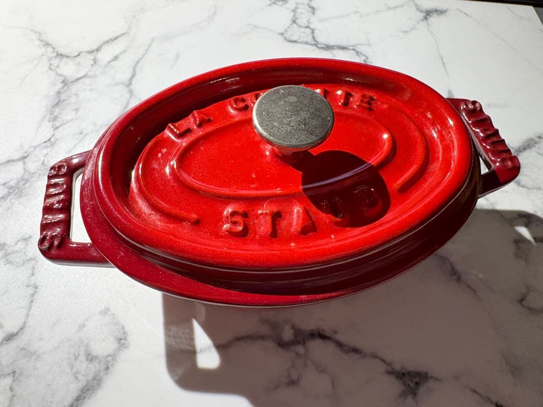 k*u様 新品状態　Staub ストウブ　ミニココット　オーバル　11cm チェ
