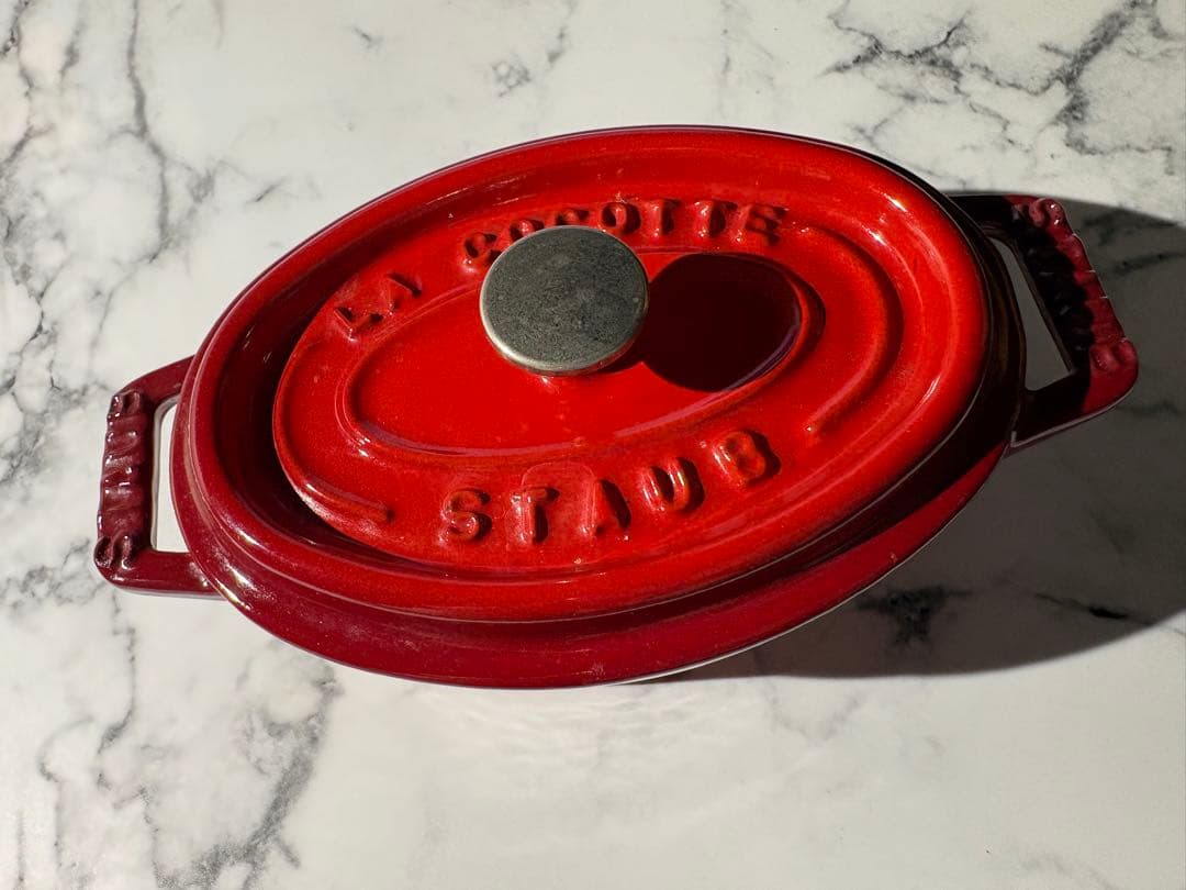 k*u様 新品状態　Staub ストウブ　ミニココット　オーバル　11cm チェ
