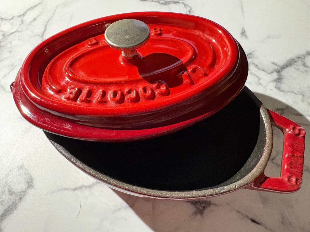 k*u様 新品状態　Staub ストウブ　ミニココット　オーバル　11cm チェ