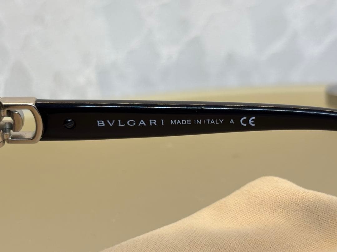 BVLGARI ラインストーンサングラスオシャレ　8106-B-A 501/8G