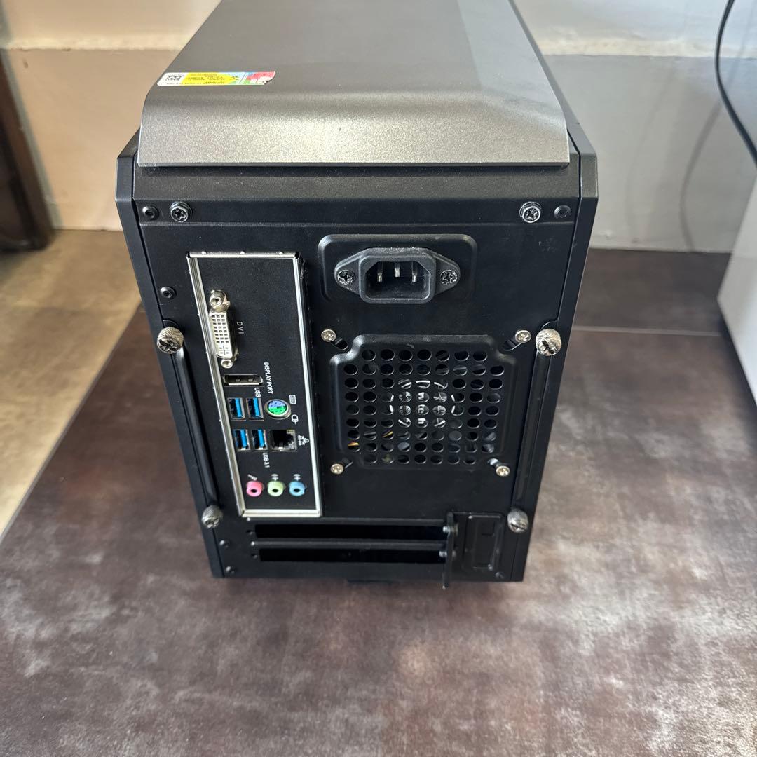 タワー型 ブラックデスクトップPC