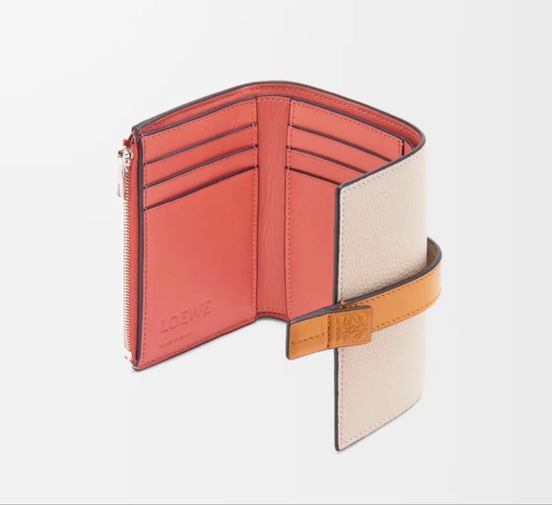 【2日間限定大特価】LOEWE 三つ折り財布 ベージュとオレンジ