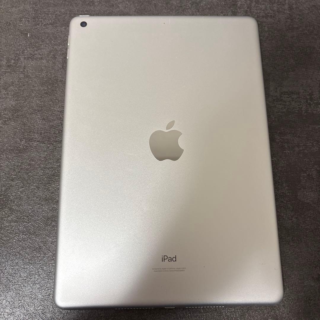 iPad（第9世代）64GBシルバー ケース付き