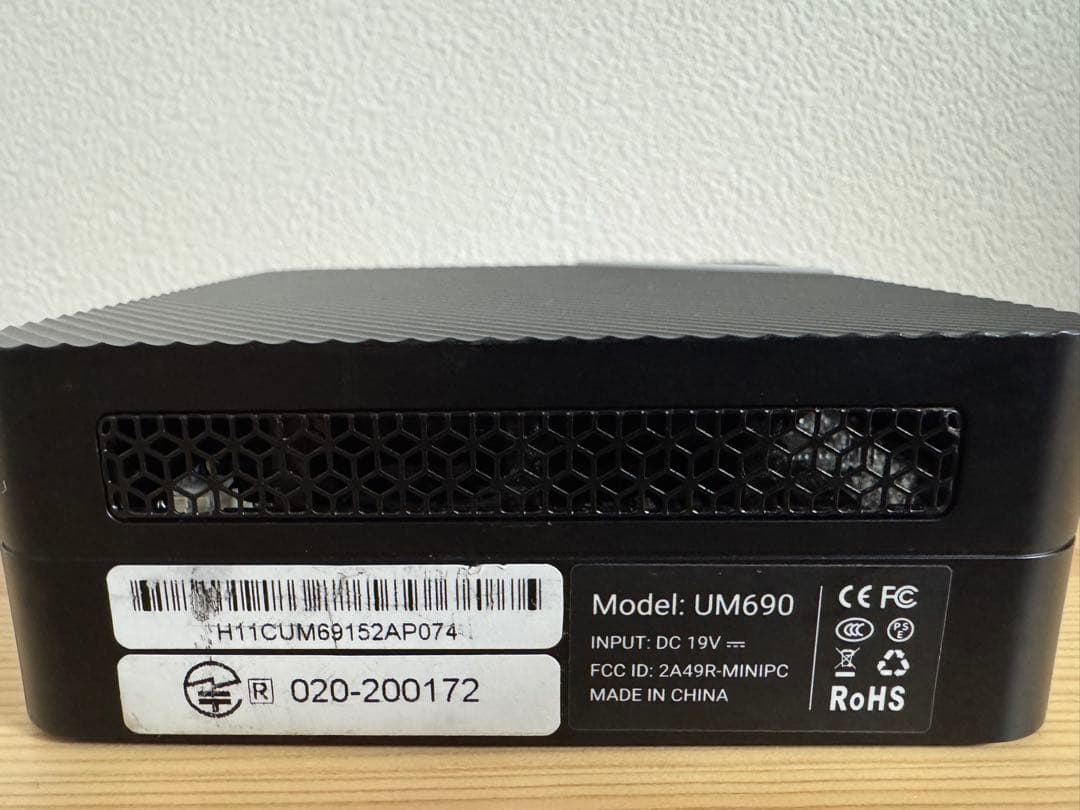 ミニPC MINIS FORUM UM690