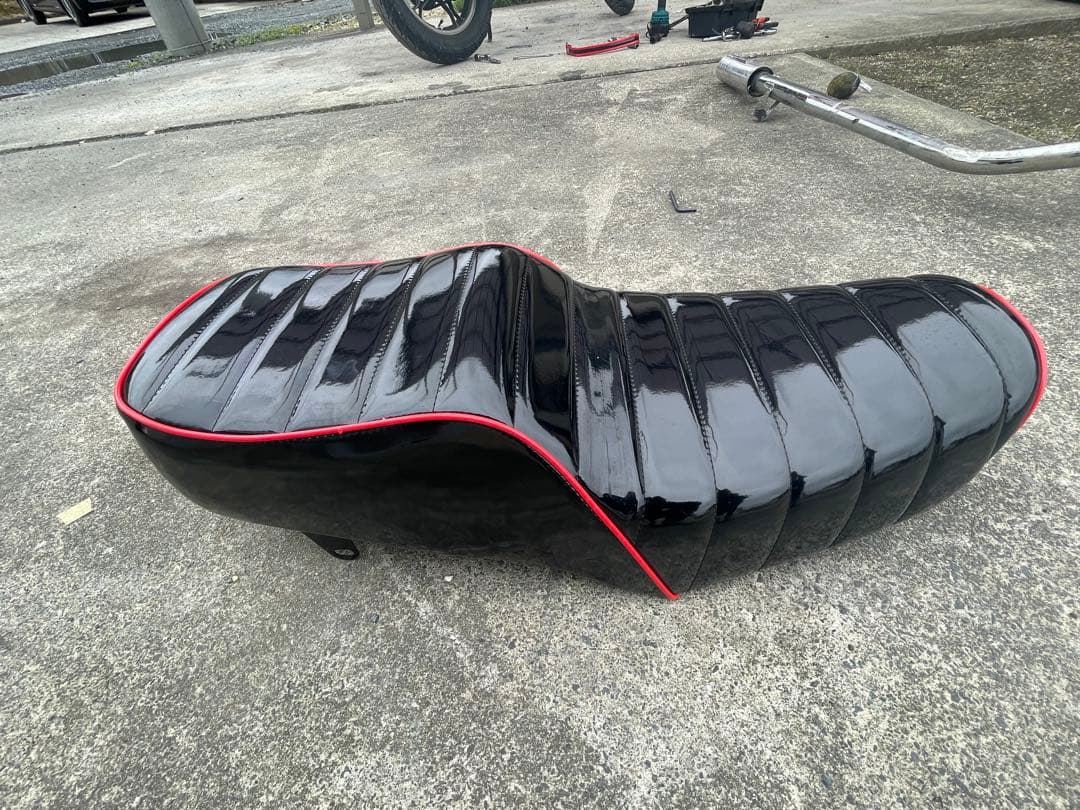 GN125 赤黒エナメルタックロール