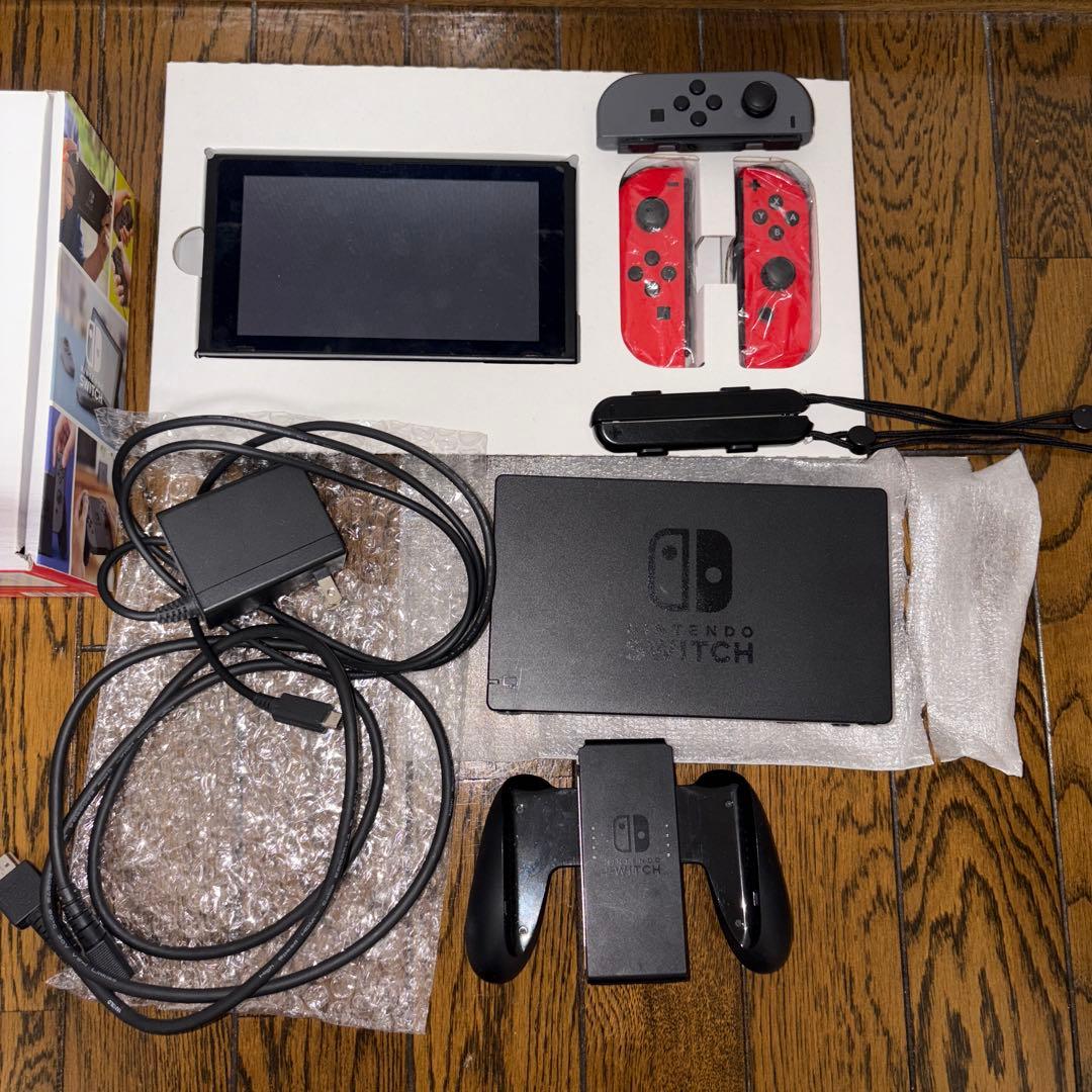 NintendoSwitch 箱付き Joy-Con3つ付き　初期化済み
