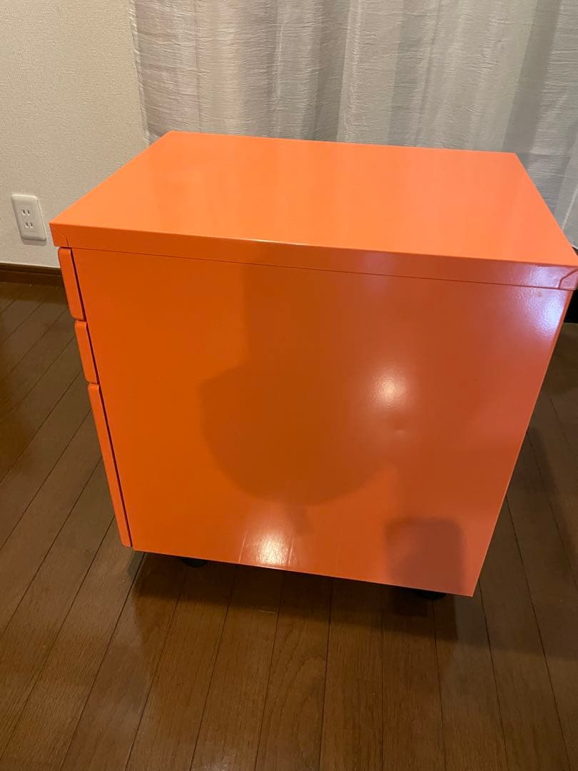 asplund スチールキャビネット　オレンジ