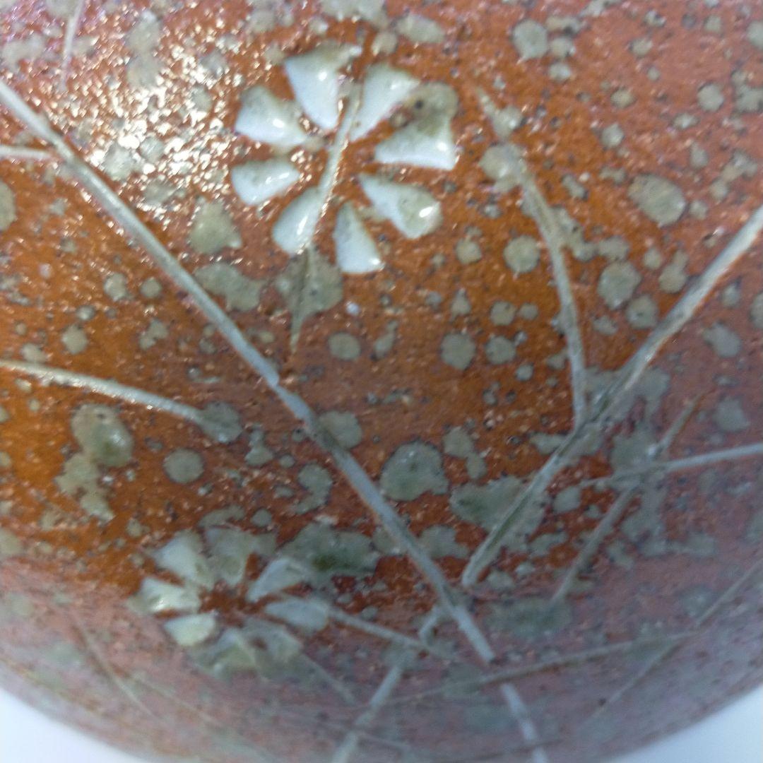 お値打ちのある赤色陶器の花瓶 　　信楽焼　陶芸クラフト　 花模様 陶器