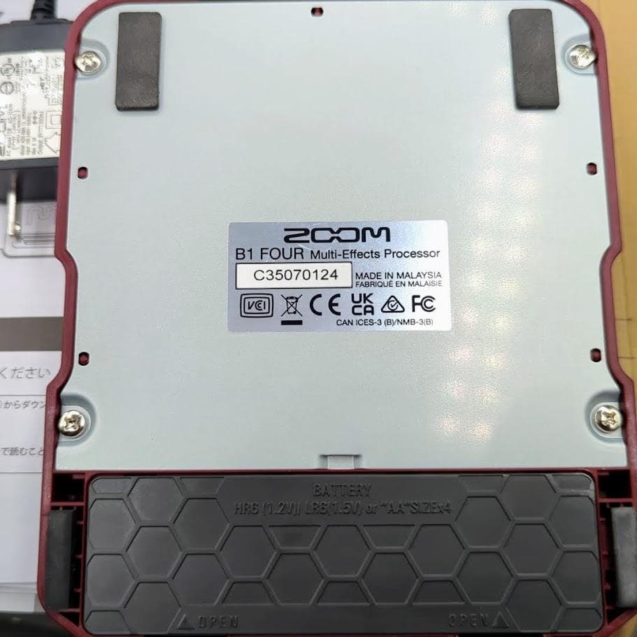 電源アダプター付 《ほぼ新品》 ZOOM B1 FOUR マルチエフェクター