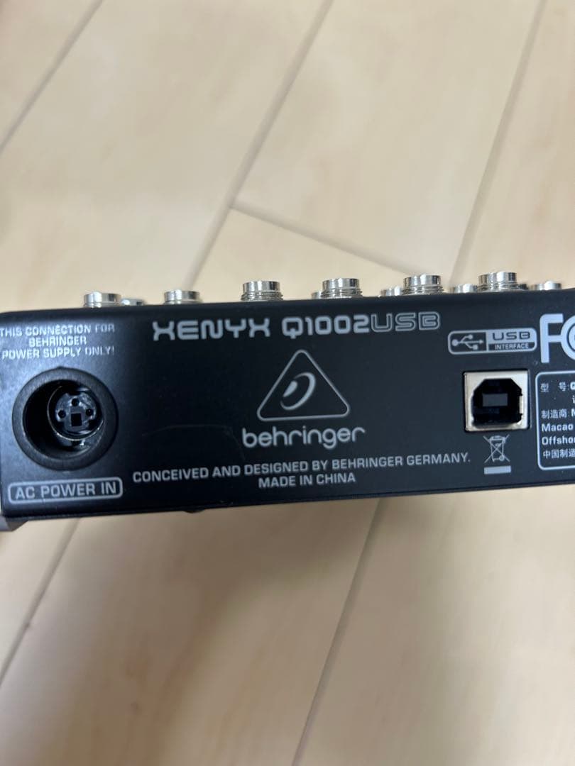 BEHRINGER ( ベリンガー ) XENYX Q1002USB