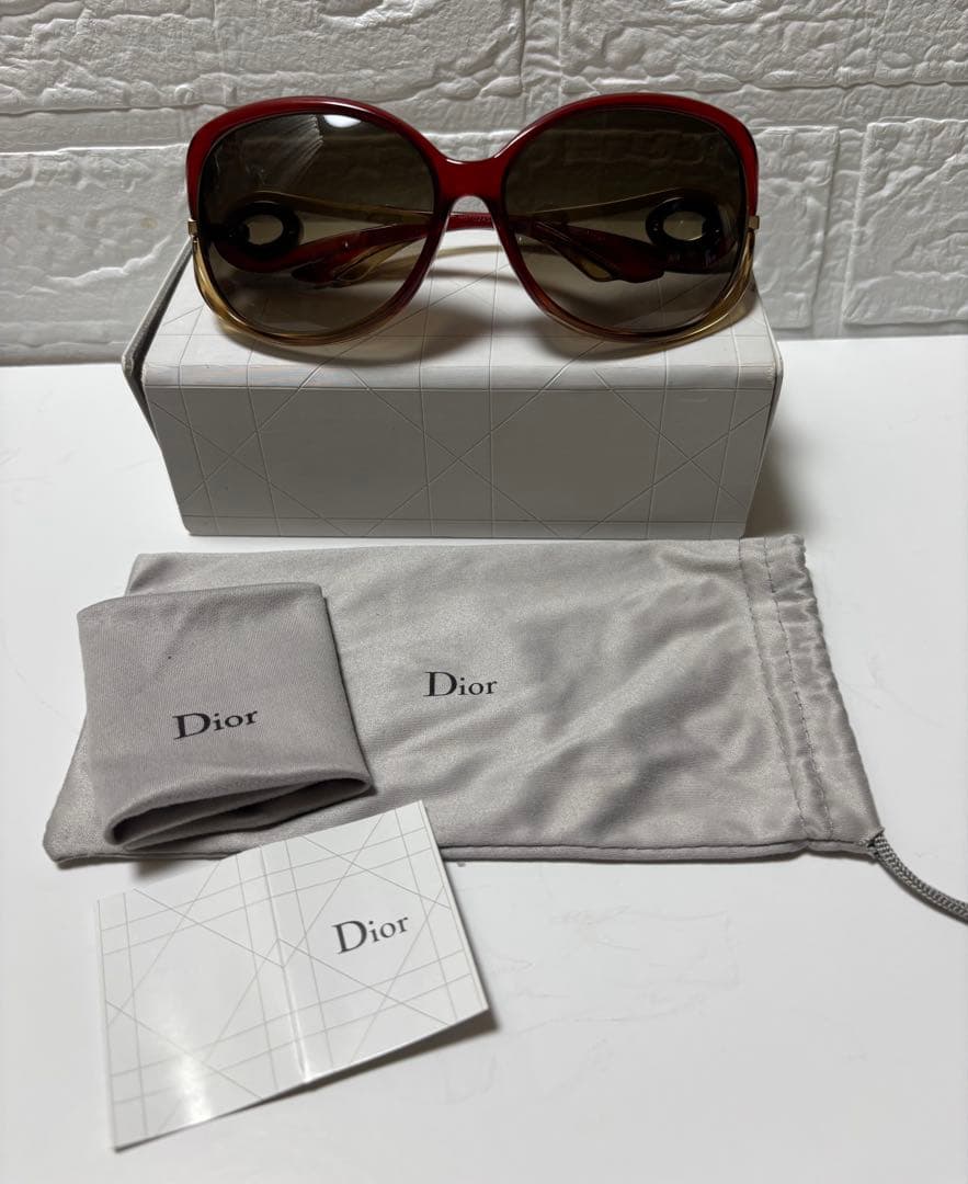あちゃこ Dior クリスチャンディオール サングラス ロゴ ケース付き