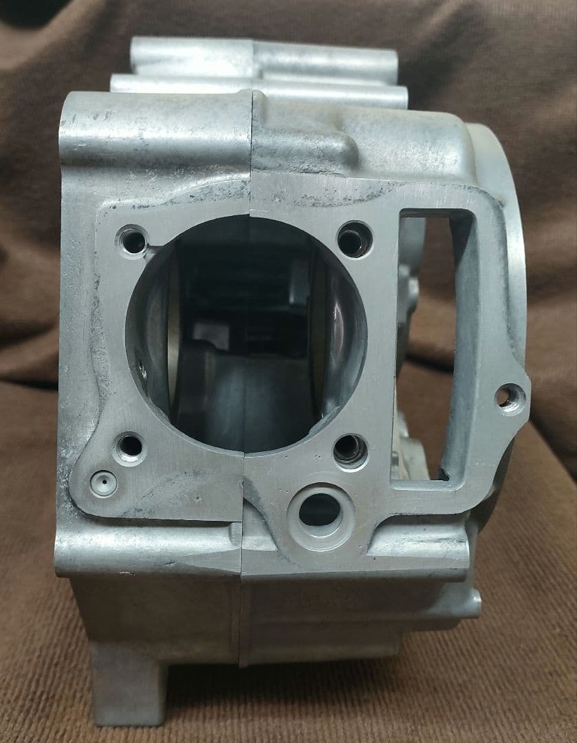 モンキー系クランクケース　１２V 　ベアリング 新品　ジャズ