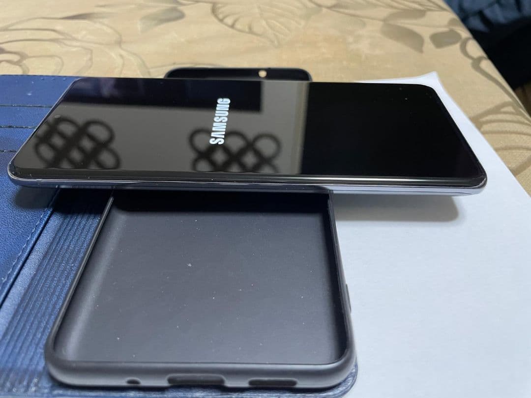 Samsung Galaxy S20+ ブラック ケース付き