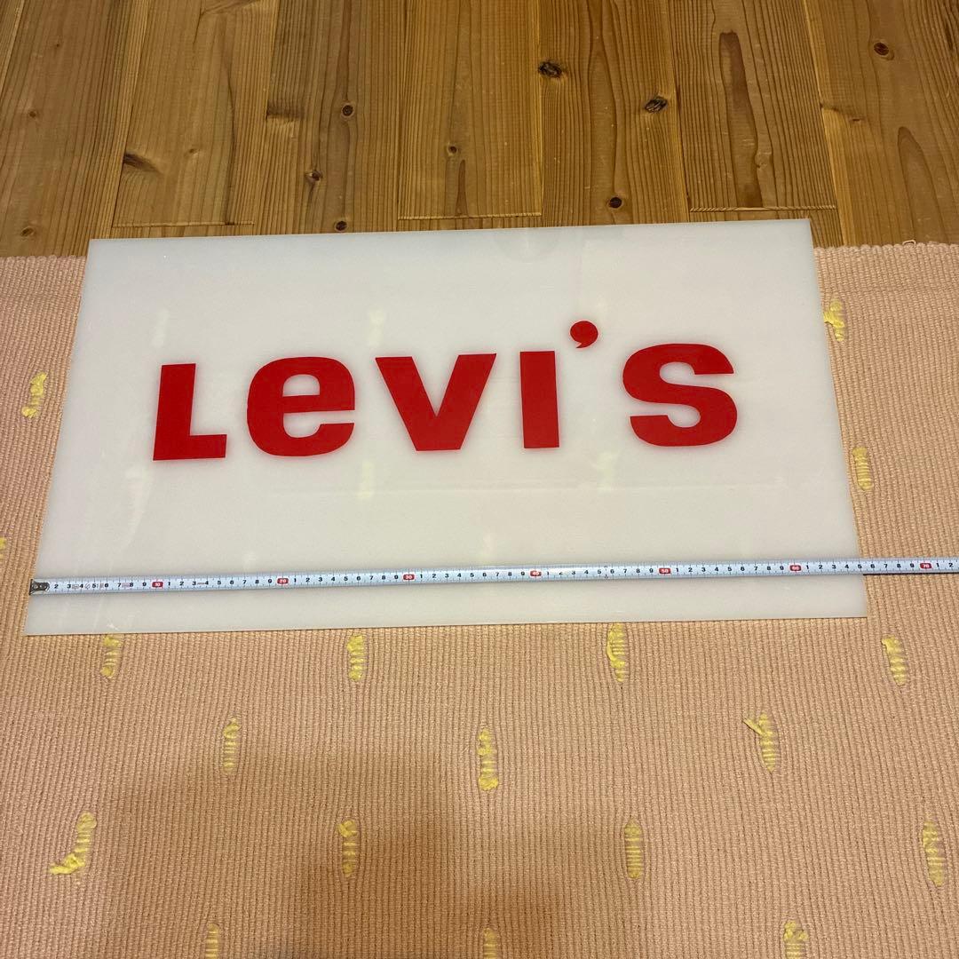 LEVI'S 赤いプラスチックサイン 看板 12月7日迄の特別価格です。