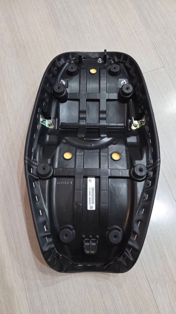 Z900RS　2025年モデル　純正シート