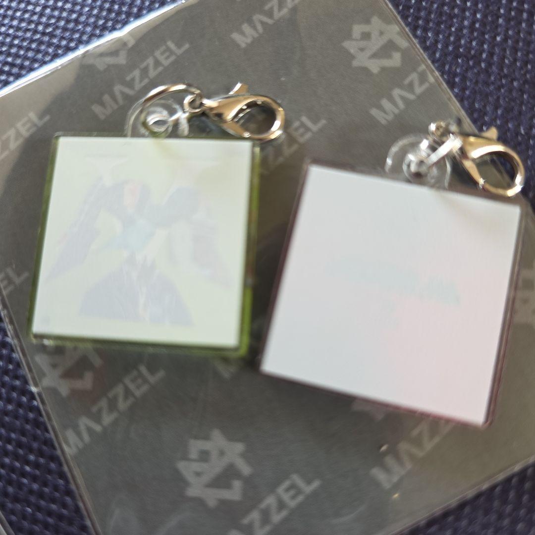 完売品 MAZZEL ロゴチャームコレクトキーチェーン チャーム Vivid等
