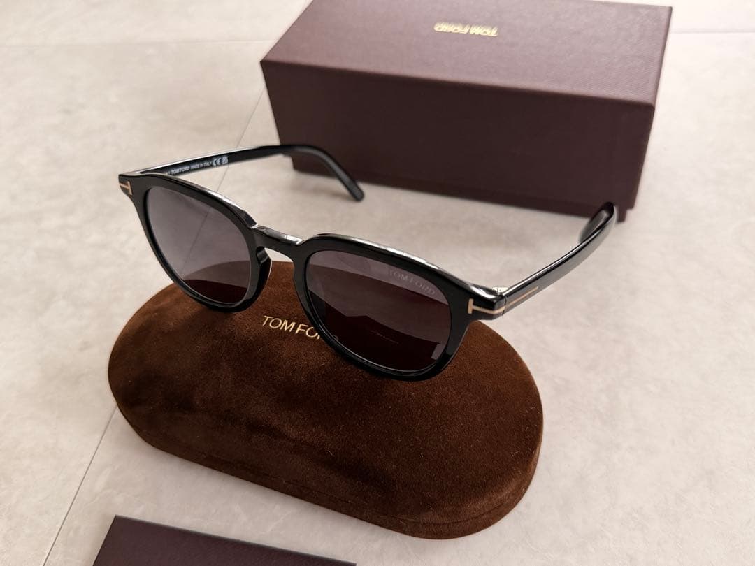 TOM FORD ブラック サングラス TF816 ロンハーマン購入