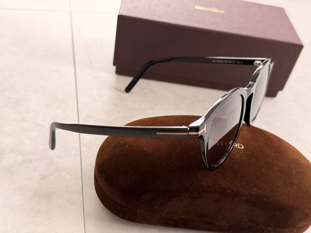 TOM FORD ブラック サングラス TF816 ロンハーマン購入
