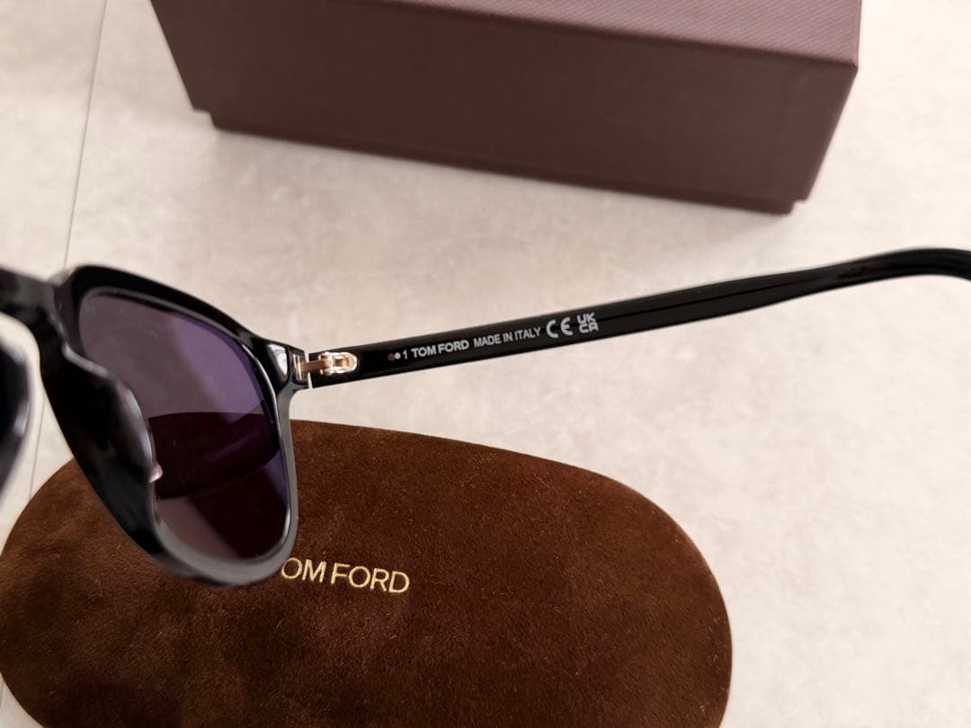TOM FORD ブラック サングラス TF816 ロンハーマン購入