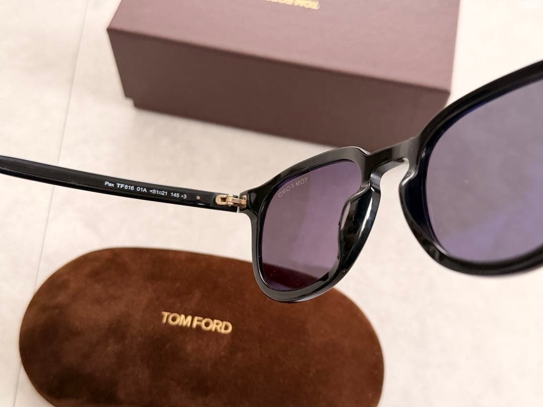 TOM FORD ブラック サングラス TF816 ロンハーマン購入