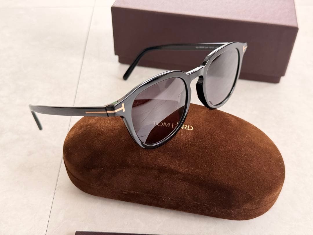 TOM FORD ブラック サングラス TF816 ロンハーマン購入